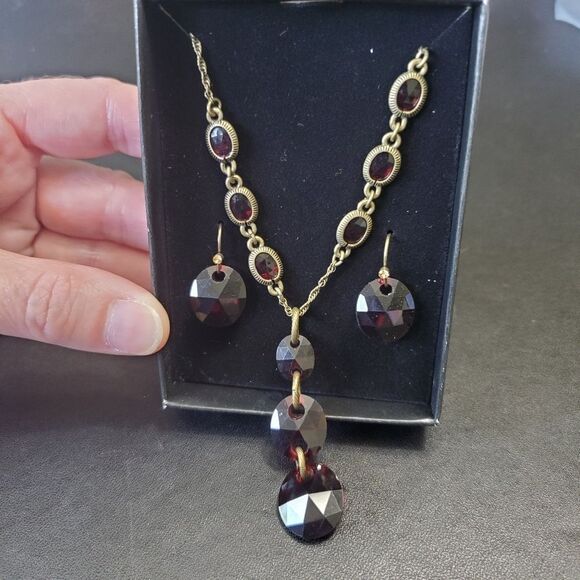 Avon gold tone red beaded matching necklace and earring - Picture 1 of 8